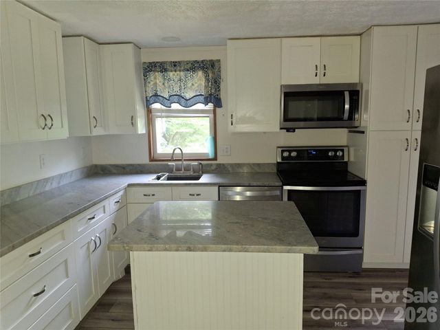 232 Tilson Drive, Mars Hill, NC 28754