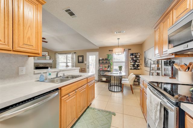 2010 Sword Fish Drive, Mansfield, TX 76063