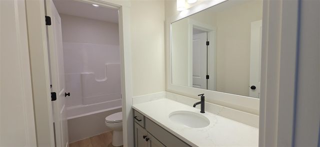 4833 Duttonvale Drive 2, Caledonia, MI 49316