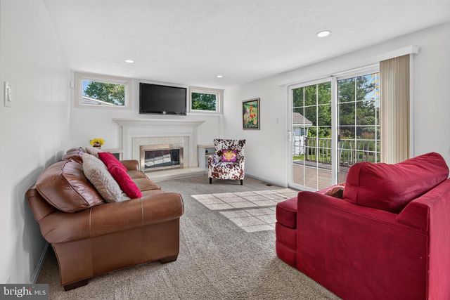 34 KINGSLEY AVE, Marlton, NJ 08053