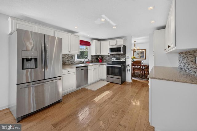 34 KINGSLEY AVE, Marlton, NJ 08053