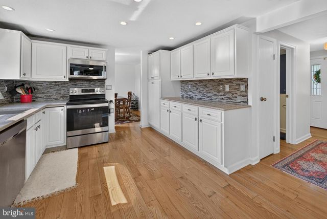 34 KINGSLEY AVE, Marlton, NJ 08053