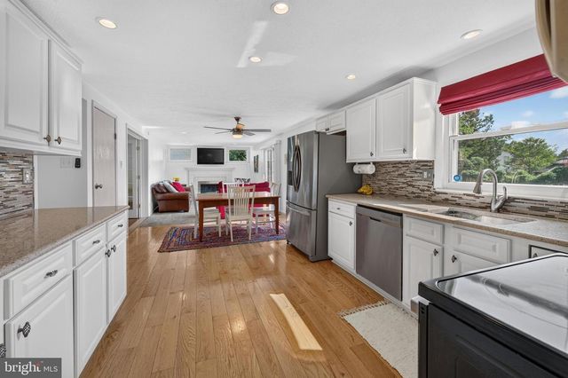 34 KINGSLEY AVE, Marlton, NJ 08053