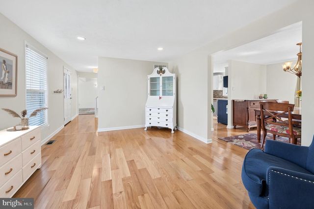 34 KINGSLEY AVE, Marlton, NJ 08053