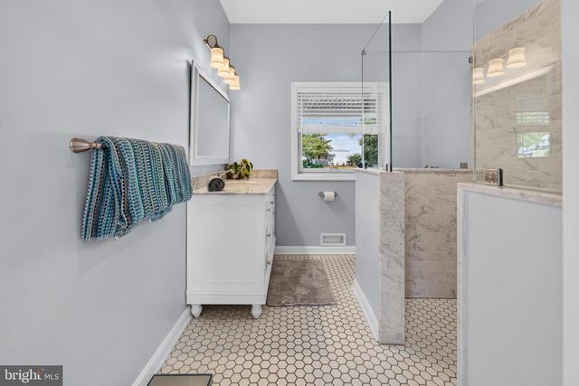 34 KINGSLEY AVE, Marlton, NJ 08053