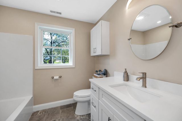 3.5 Mt Pleasant Street, Derry, NH 03038