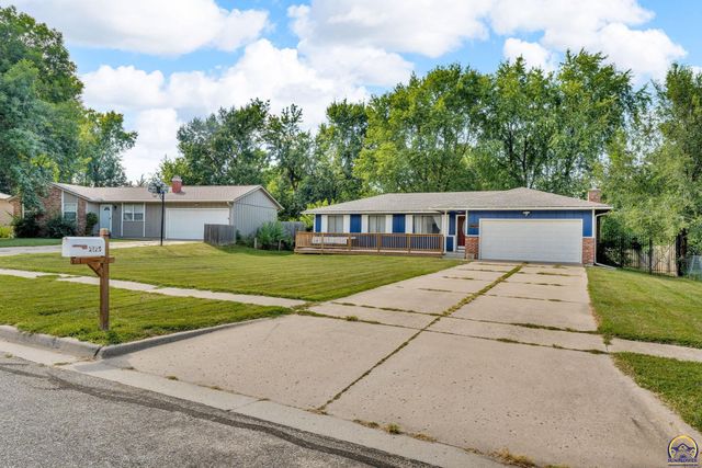 3429 SW Moundview DR, Topeka, KS 66614