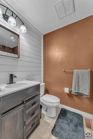 3429 SW Moundview DR, Topeka, KS 66614