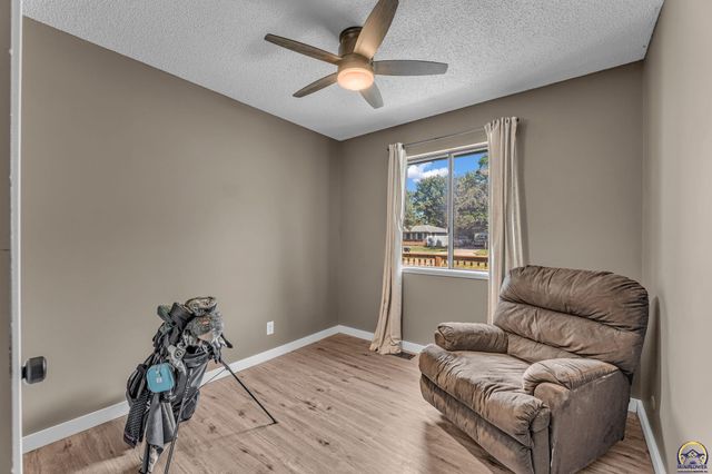 3429 SW Moundview DR, Topeka, KS 66614