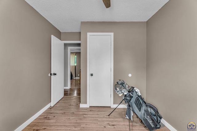 3429 SW Moundview DR, Topeka, KS 66614