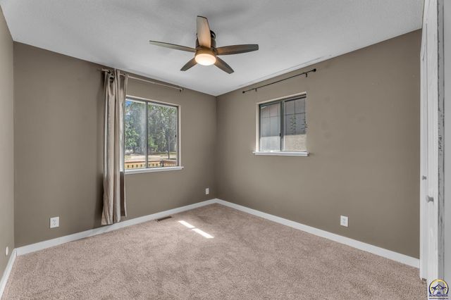 3429 SW Moundview DR, Topeka, KS 66614