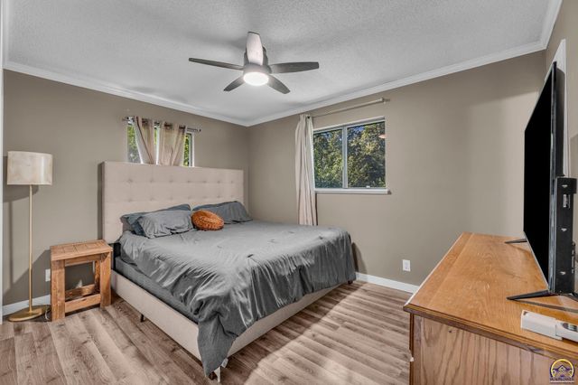 3429 SW Moundview DR, Topeka, KS 66614