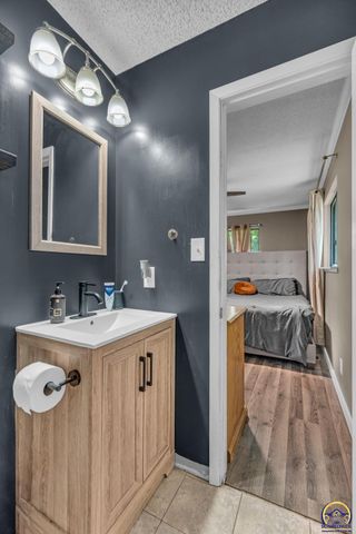 3429 SW Moundview DR, Topeka, KS 66614