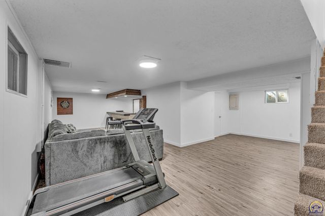 3429 SW Moundview DR, Topeka, KS 66614