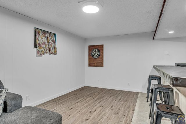 3429 SW Moundview DR, Topeka, KS 66614