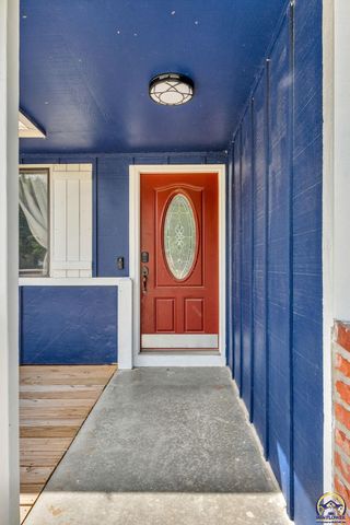 3429 SW Moundview DR, Topeka, KS 66614