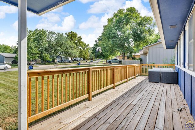 3429 SW Moundview DR, Topeka, KS 66614