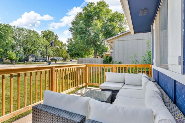 3429 SW Moundview DR, Topeka, KS 66614