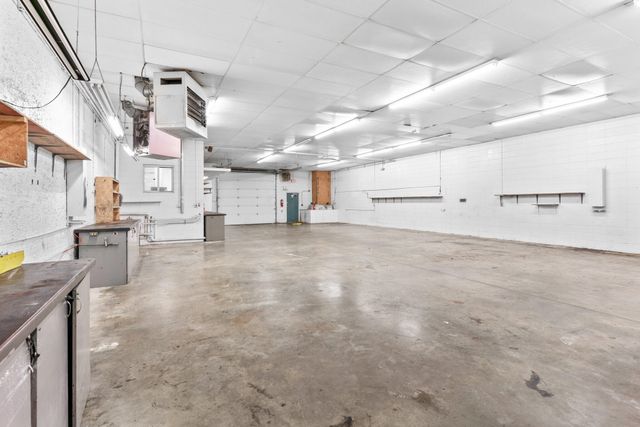 411 West South Street, Nixa, MO 65714