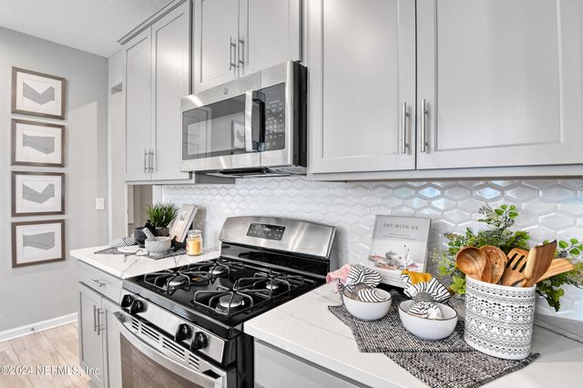 8261 CEDAR RUN Lane, Jacksonville, FL 32220