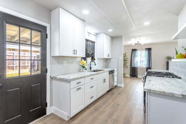 1140 Eugene Avenue, Shasta Lake, CA 96019