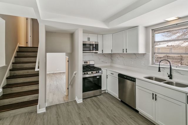 9204 Kedvale Avenue, Oak Lawn, IL 60453