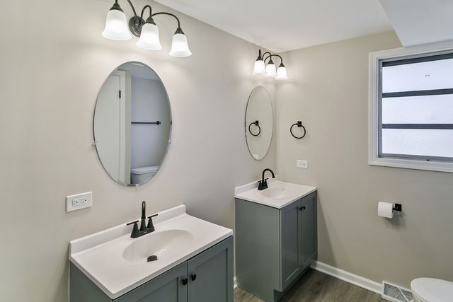 9204 Kedvale Avenue, Oak Lawn, IL 60453