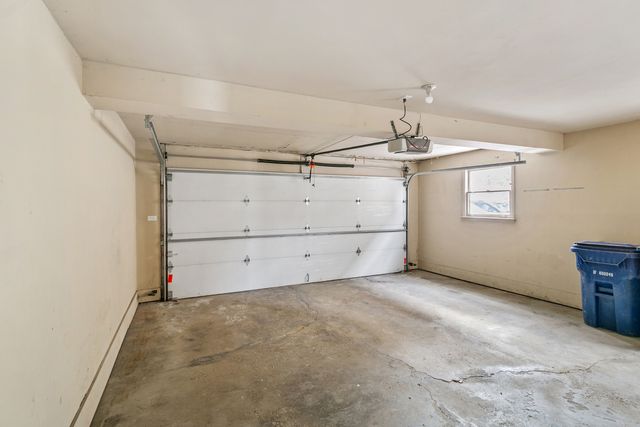 9204 Kedvale Avenue, Oak Lawn, IL 60453