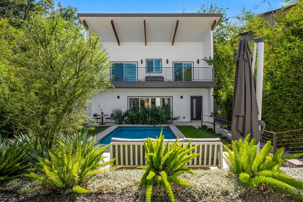 2705 Lyons RD, Austin, TX 78702