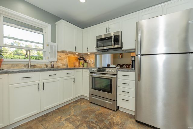 2228 Dusseldorf Drive, Evansville, IN 47711