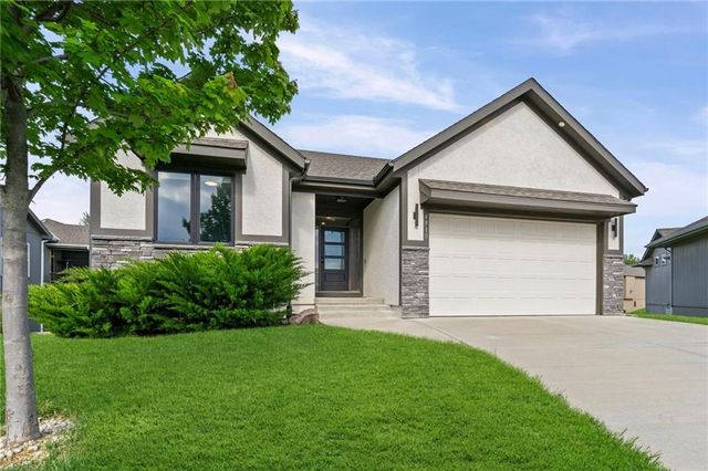 4910 NW Ridgewood Court, Riverside, MO 64150
