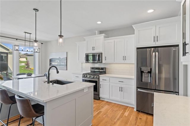 4910 NW Ridgewood Court, Riverside, MO 64150