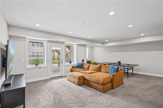 4910 NW Ridgewood Court, Riverside, MO 64150