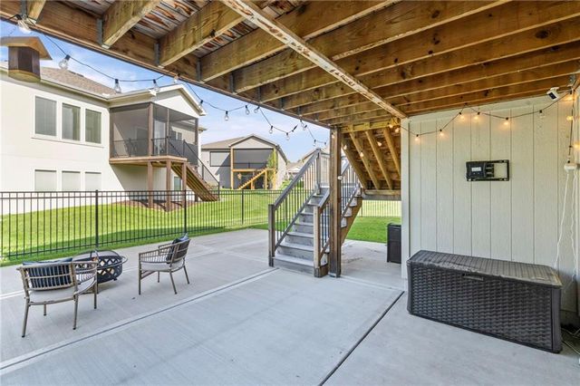 4910 NW Ridgewood Court, Riverside, MO 64150