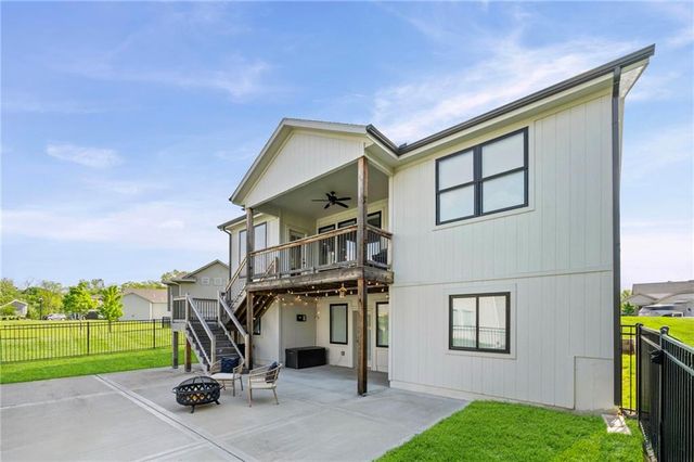 4910 NW Ridgewood Court, Riverside, MO 64150