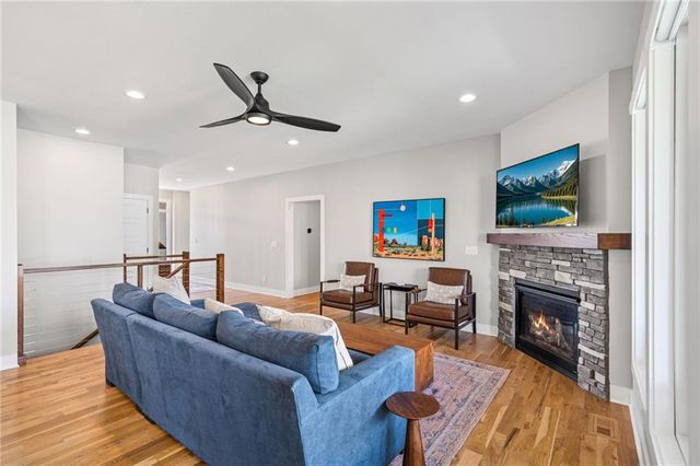 4910 NW Ridgewood Court, Riverside, MO 64150