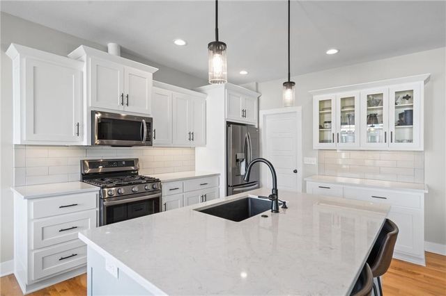 4910 NW Ridgewood Court, Riverside, MO 64150