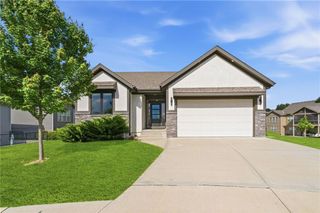 4910 NW Ridgewood Court, Riverside, MO 64150
