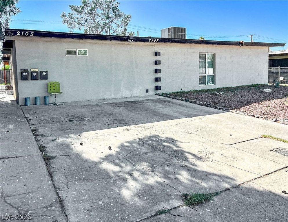 2105 South 15th Street, Las Vegas, NV 89104 — exterior