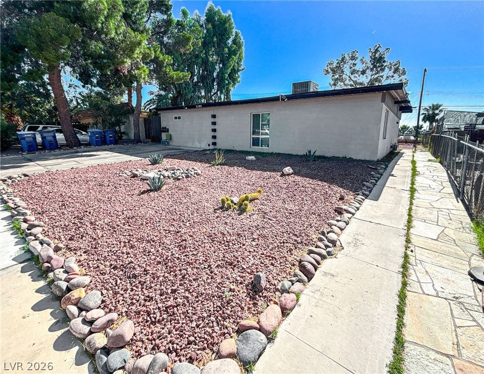 2105 South 15th Street, Las Vegas, NV 89104 — photo 2