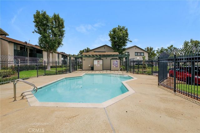 23250 Orange Ave 1, Lake Forest, CA 92630