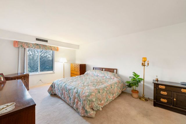 1615 E Central Road 410B, Arlington Heights, IL 60005