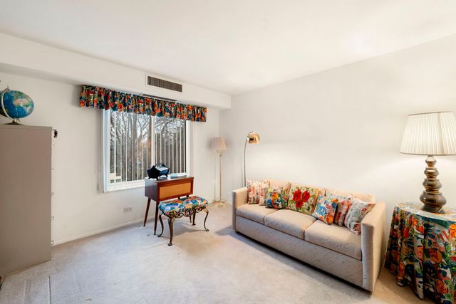 1615 E Central Road 410B, Arlington Heights, IL 60005