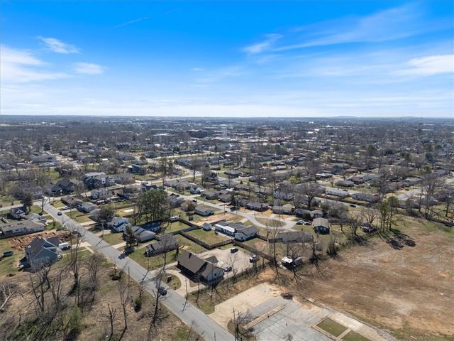 722 NW 6th Street, Bentonville, AR 72712