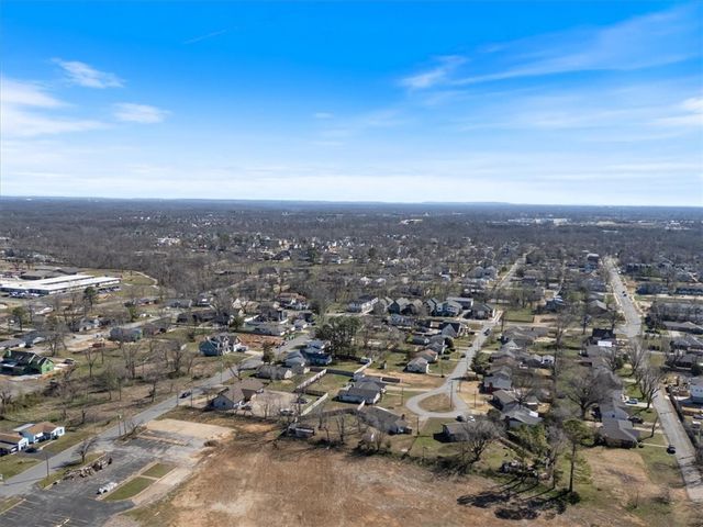 722 NW 6th Street, Bentonville, AR 72712