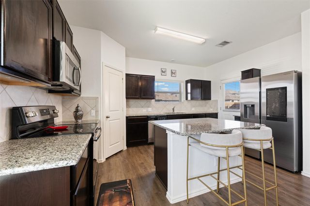 524 Circle WAY 12F, Jarrell, TX 76537