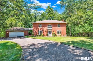 319 W RAVINWOODS Road, Peoria, IL 61615