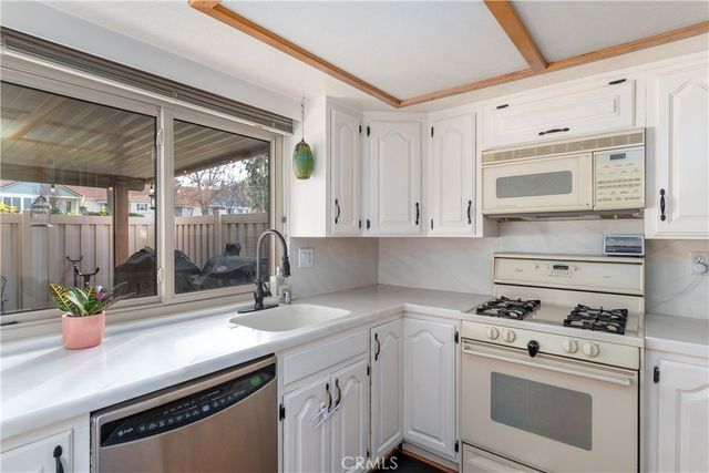 1592 Christopher Ln, Redlands, CA 92374