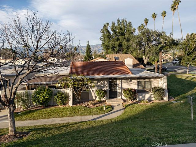 1592 Christopher Ln, Redlands, CA 92374