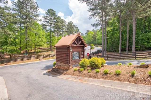 1518 W Paradise Harbor Drive, Connelly Springs, NC 28612